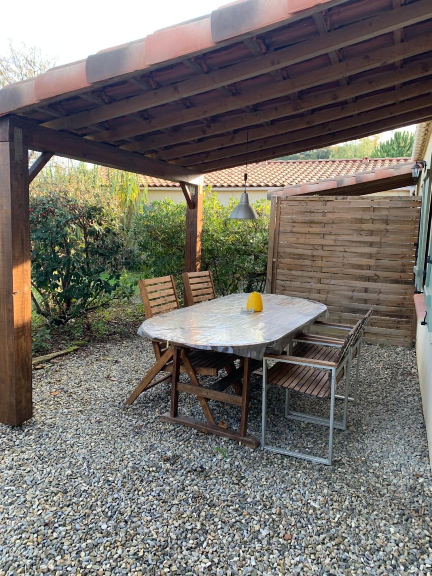 Gites "Entre Les Vignes" Tourreilles Exterior photo