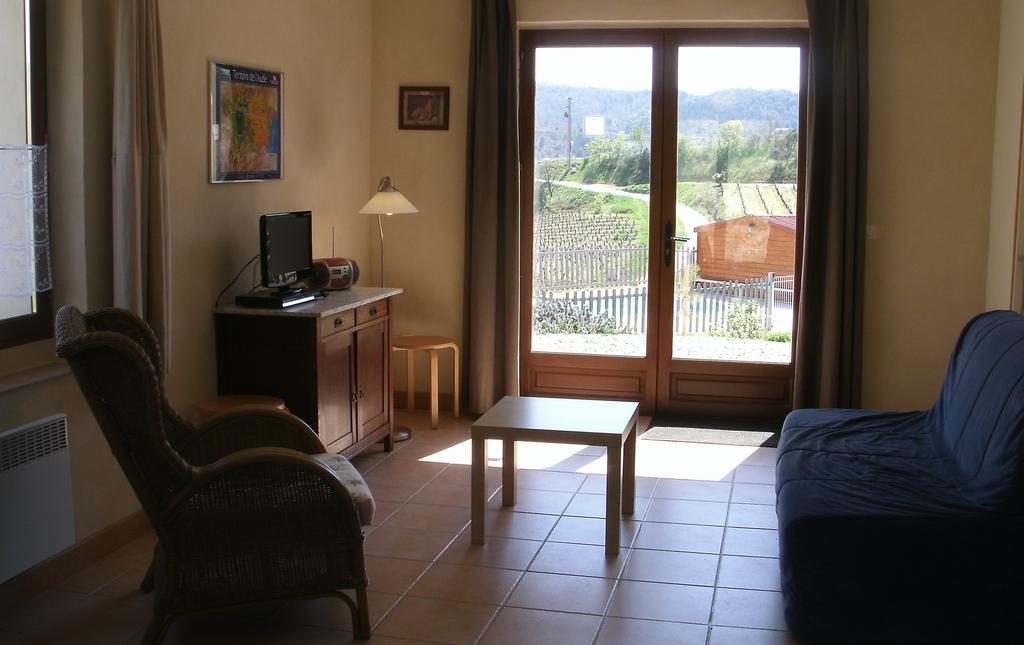 Gites "Entre Les Vignes" Tourreilles Exterior photo